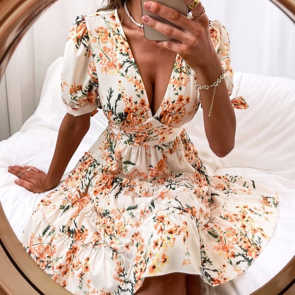 Dresses & Skirts - boho  v neck floral print puff sleeve ruffle dress